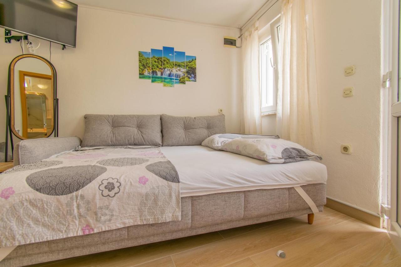 فندق Studio Apartman Monika Baška Voda المظهر الخارجي الصورة
