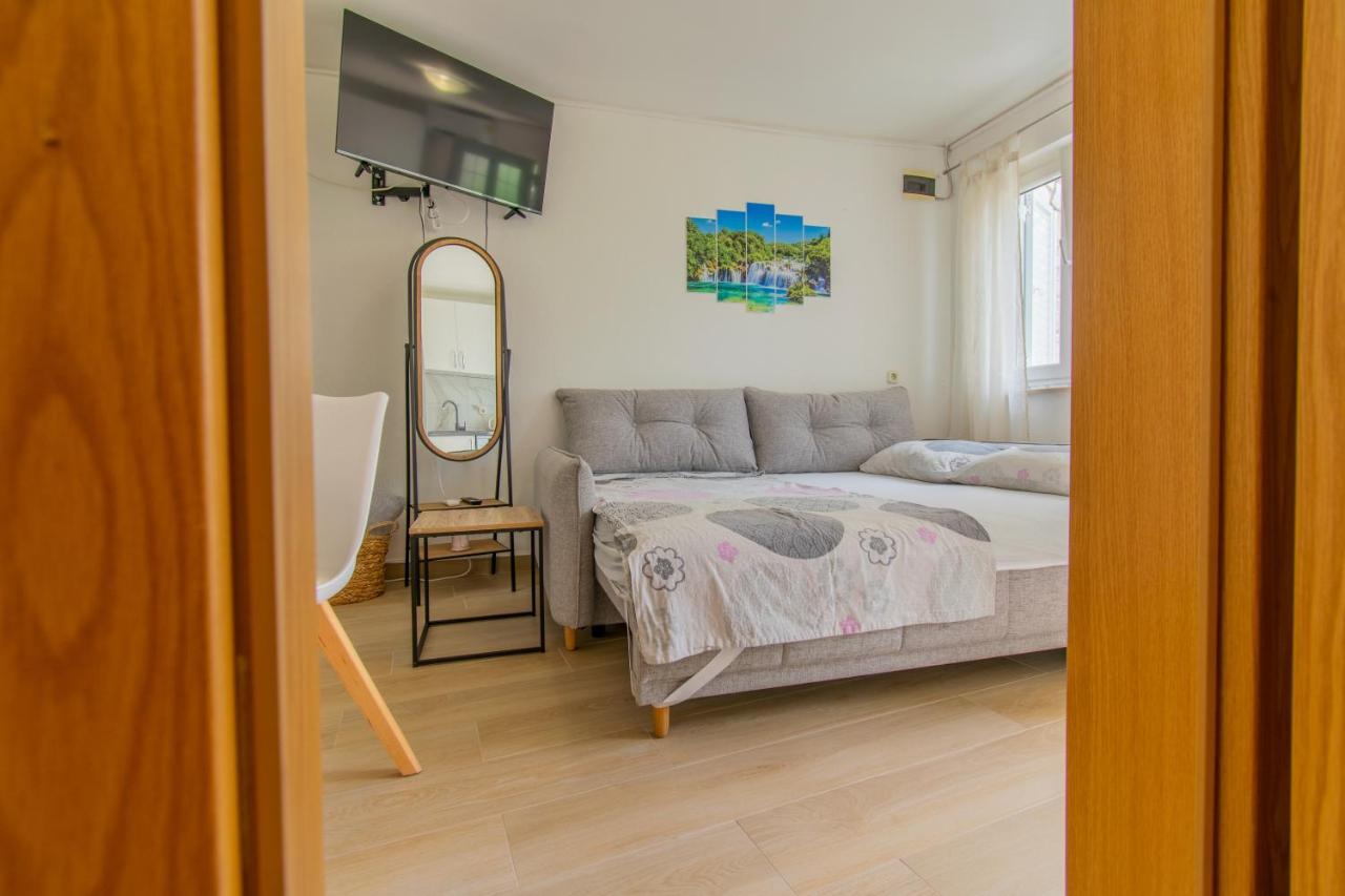 فندق Studio Apartman Monika Baška Voda المظهر الخارجي الصورة