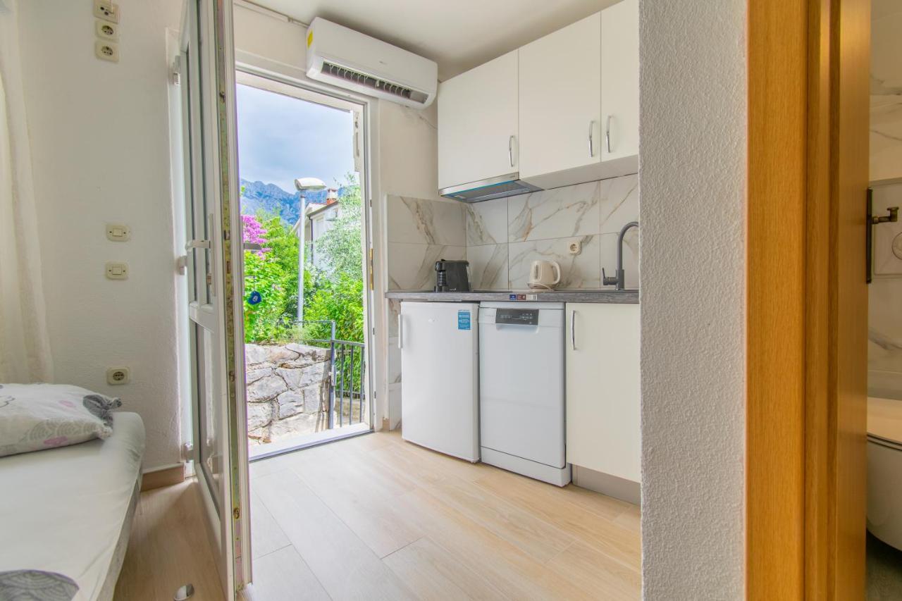 فندق Studio Apartman Monika Baška Voda المظهر الخارجي الصورة