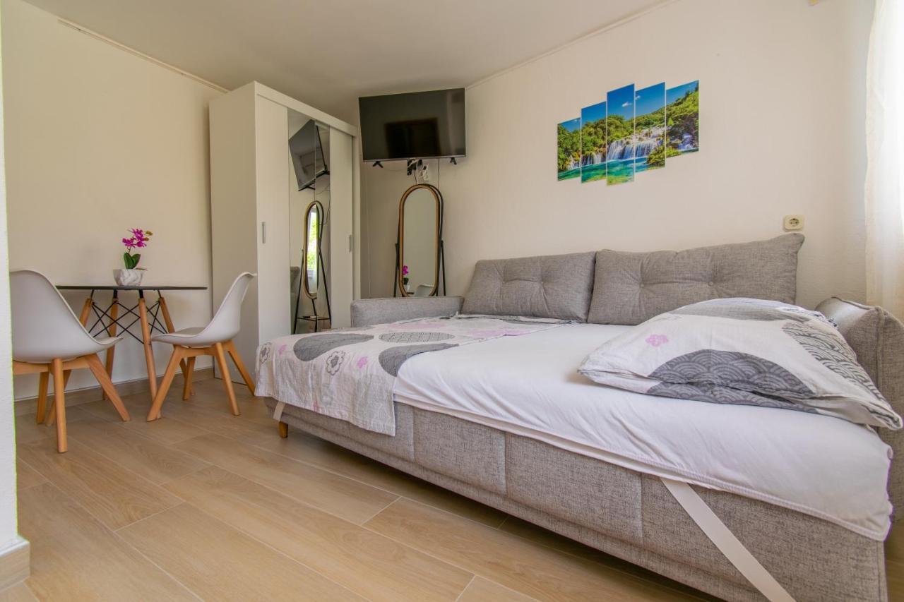 فندق Studio Apartman Monika Baška Voda المظهر الخارجي الصورة